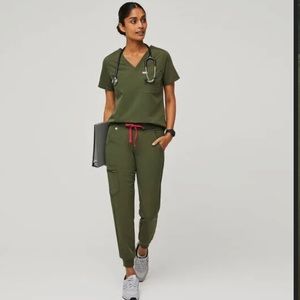 Dark Olive Green Figs Scrub Set. NEVER WORN.